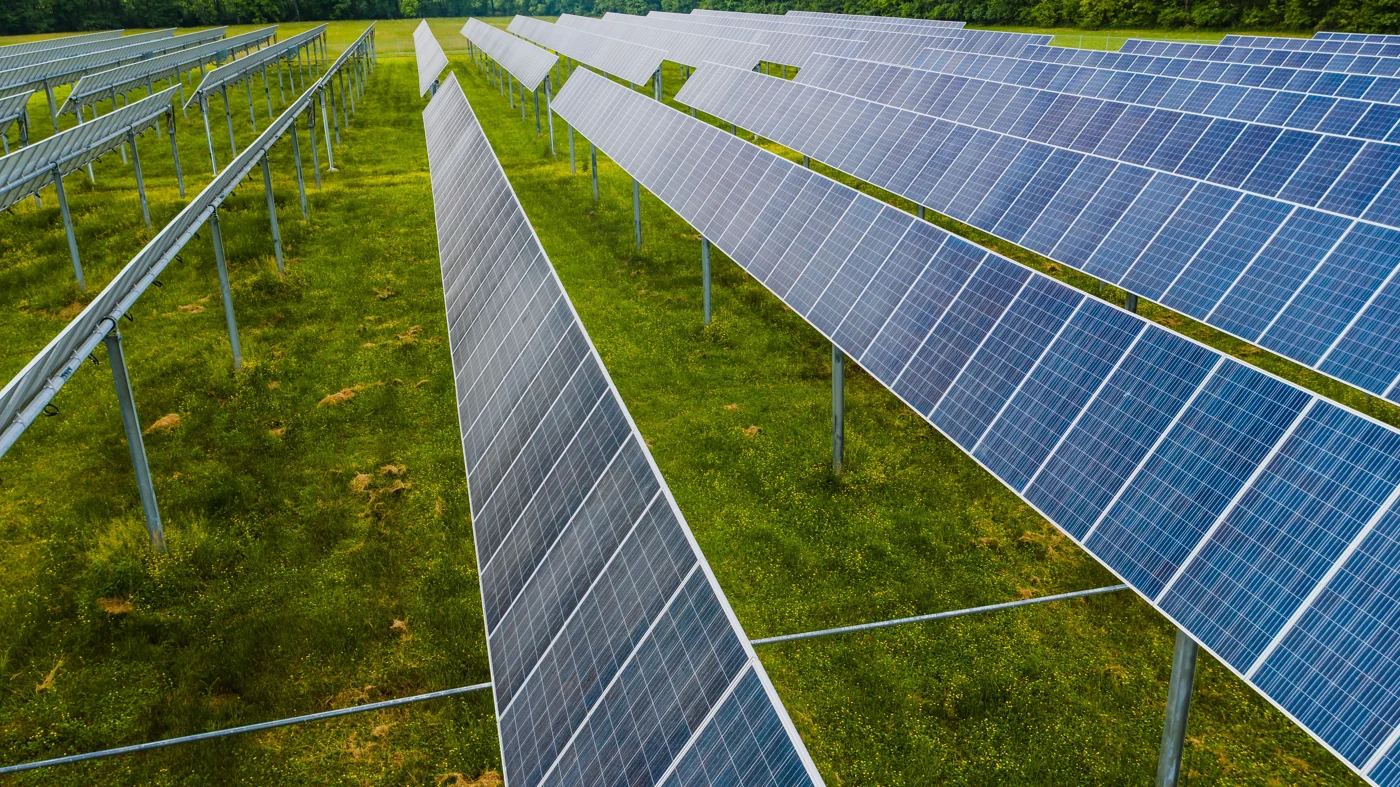 Reference image of a solar energy installation in a green landscape